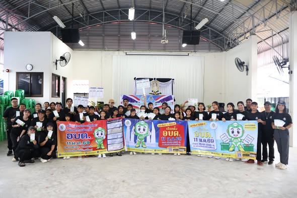 8 มกราคม 2569 
อบต.ชลคราม นำโดย นางสาวภัททิยา โพธิ์ขวาง ปลัดองค์การบริหารส่วนตำบล และนายนิรุตย์  ด้วงสุข รองปลัดองค์การบริหารส่วนตำบล พร้อมด้วยหัวหน้าส่วนราชการ พนักงานส่วนตำบล และคณะครูนักเรียน ร่วมเดินรณรงค์โค้งสุดท้ายเชิญชวนใช้สิทธิเลือกตั้งองค์การบริหารส่วนตำบล (Big day) เพื่อเชิญชวนและกระตุ้นให้ประชาชนผู้มีสิทธิเลือกตั้งตระหนักถึงสิทธิ หน้าที่ และความสำคัญของการออกมาใช้สิทธิเลือกตั้ง ในวันอาทิตย์ ที่ 11 มกราคม 2569 เวลา 08.00 -17.00 น.